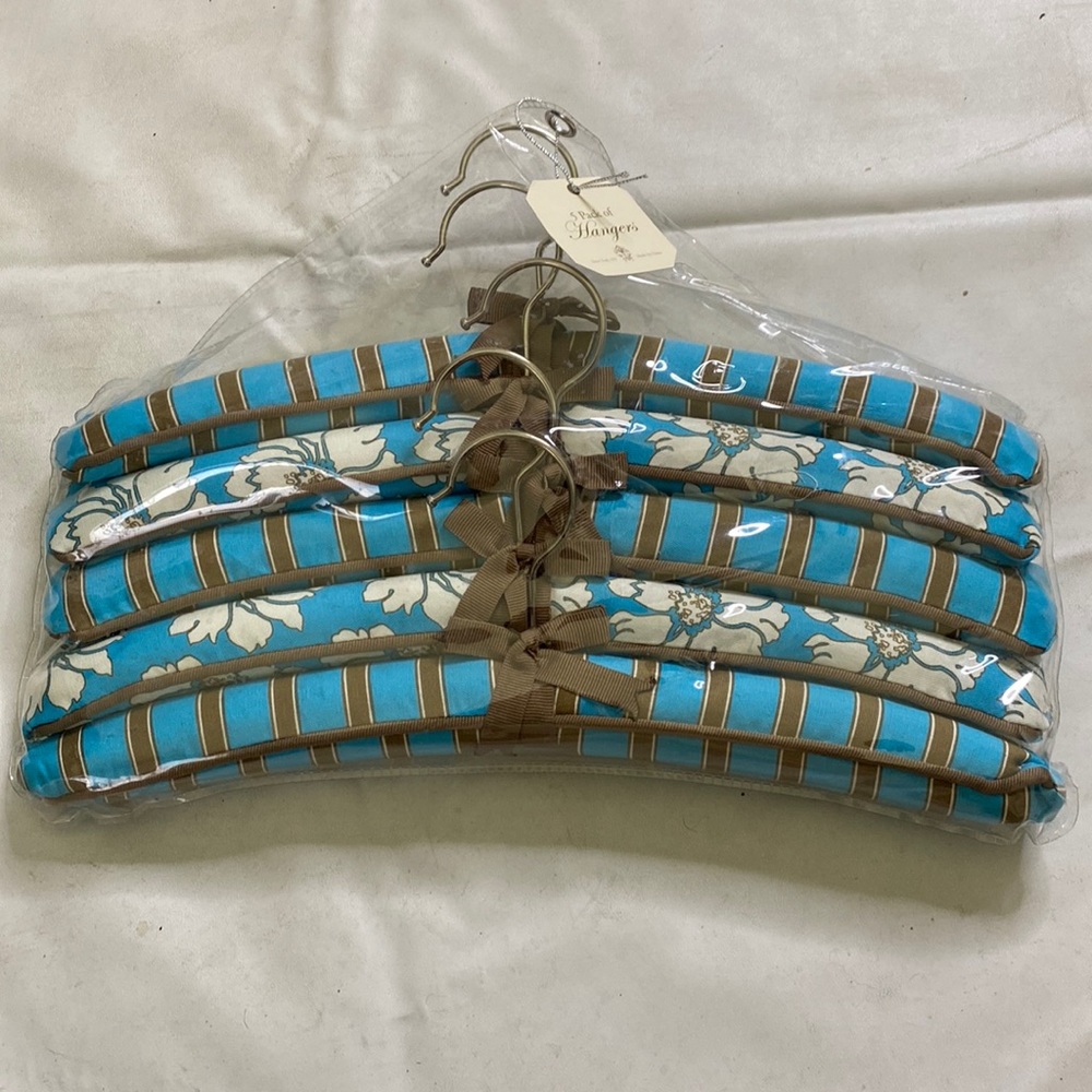 Vintage NIB padded hangers 5